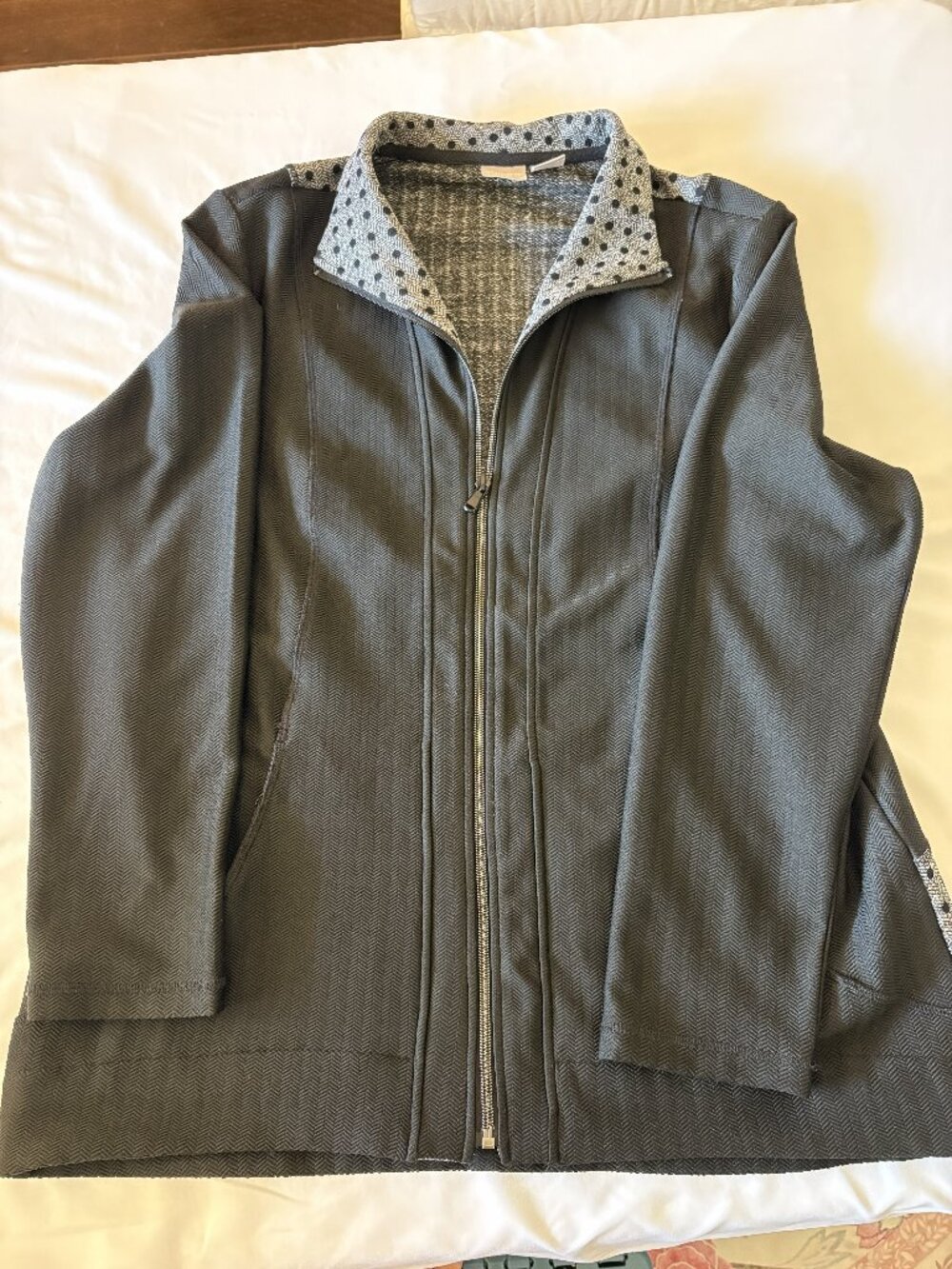 Chico's Zenergy zip front jacket
